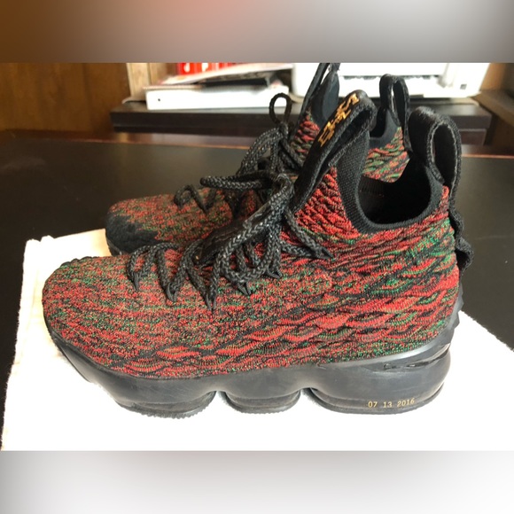 Nike Lebron XV 15 BHM Youth - Picture 1 of 8